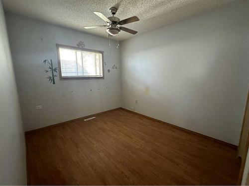 219 4 Avenue South, Youngstown, AB - Indoor Photo Showing Other Room