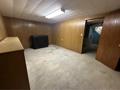 219 4 Avenue South, Youngstown, AB - Indoor Photo Showing Basement