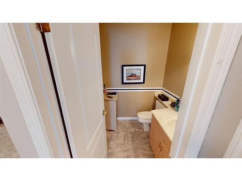 525 8 Avenue, Bassano, AB - Indoor Photo Showing Bathroom