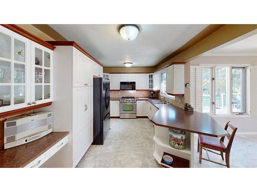 525 8 Avenue, Bassano, AB - Indoor Photo Showing Kitchen