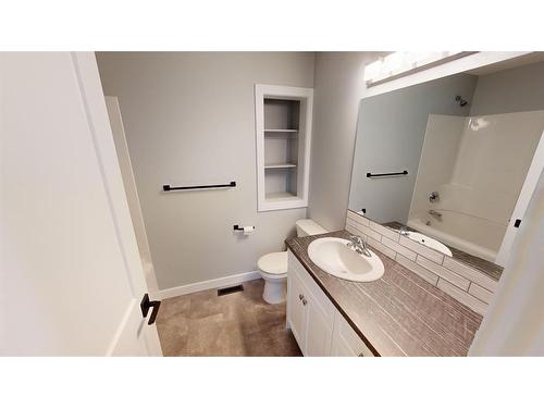 39 Wildrose Crescent, Brooks, AB - Indoor Photo Showing Bathroom