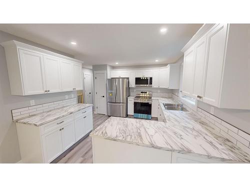 39 Wildrose Crescent, Brooks, AB - Indoor Photo Showing Kitchen