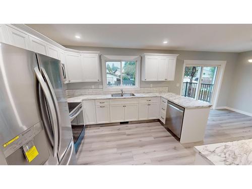 39 Wildrose Crescent, Brooks, AB - Indoor Photo Showing Kitchen