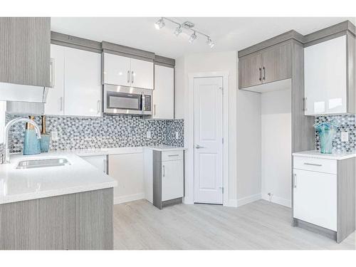 243 16 Street East, Brooks, AB - Indoor Photo Showing Kitchen