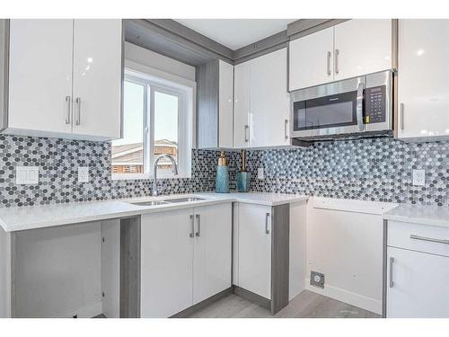 243 16 Street East, Brooks, AB - Indoor Photo Showing Kitchen With Double Sink With Upgraded Kitchen