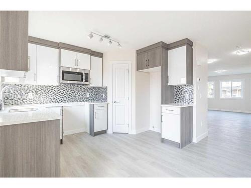 243 16 Street East, Brooks, AB - Indoor Photo Showing Kitchen With Upgraded Kitchen