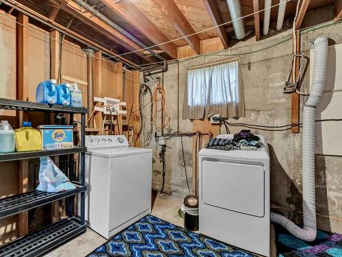 5413 45 Avenue, Taber, AB - Indoor Photo Showing Laundry Room