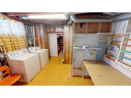 518 4 Avenue, Bassano, AB - Indoor Photo Showing Laundry Room