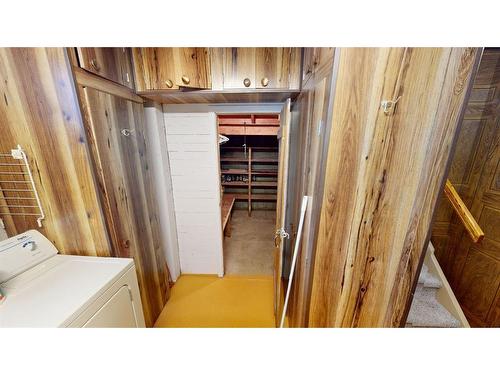 518 4 Avenue, Bassano, AB - Indoor Photo Showing Laundry Room