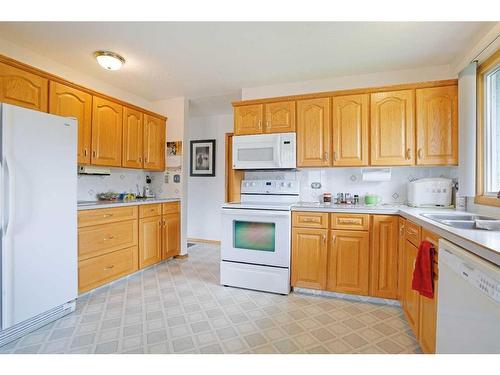 44 Greenbrook Way East, Brooks, AB - Indoor Photo Showing Kitchen With Double Sink