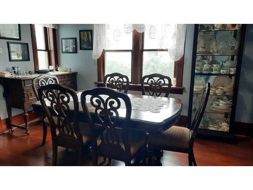 715 3 Avenue West, Drumheller, AB - Indoor Photo Showing Dining Room