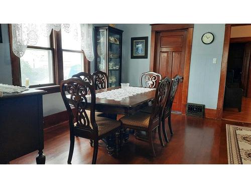 715 3 Avenue West, Drumheller, AB - Indoor Photo Showing Dining Room