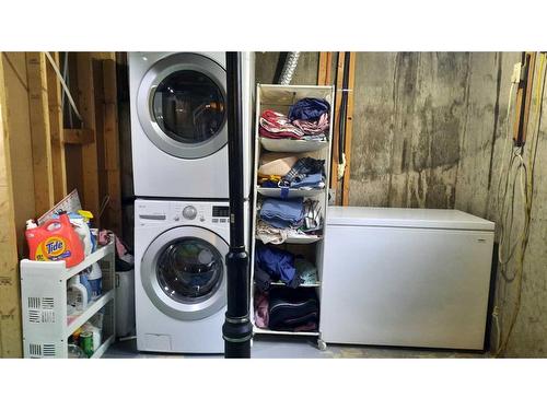 715 3 Avenue West, Drumheller, AB - Indoor Photo Showing Laundry Room