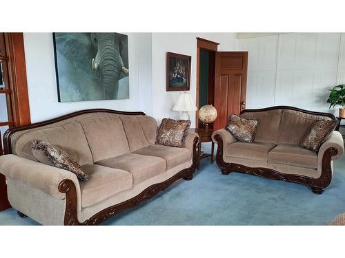 715 3 Avenue West, Drumheller, AB - Indoor Photo Showing Living Room