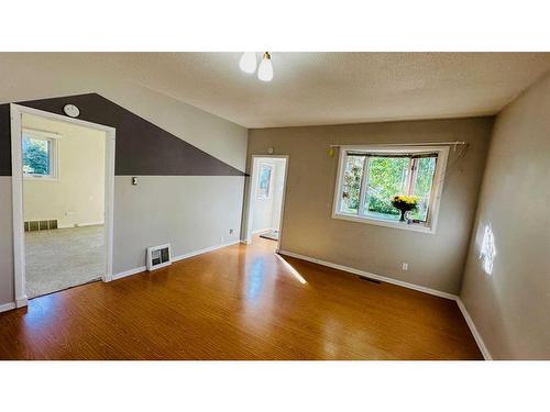 426 4 Street E, Drumheller, AB - Indoor Photo Showing Other Room