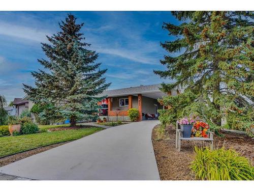 609 Kennedy Place, Hanna, AB - Outdoor With Facade