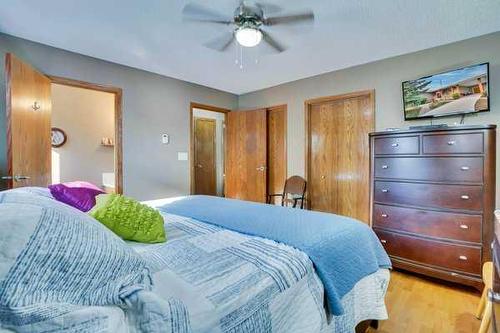 609 Kennedy Place, Hanna, AB - Indoor Photo Showing Bedroom