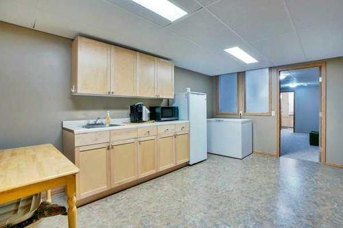 609 Kennedy Place, Hanna, AB - Indoor Photo Showing Laundry Room