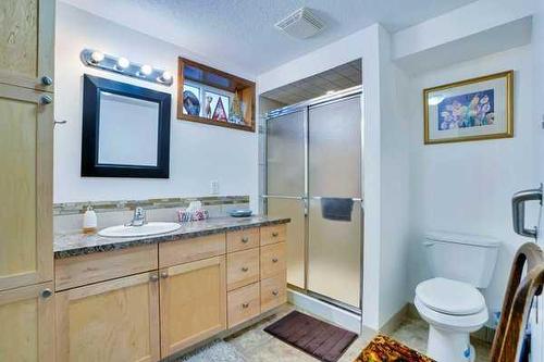 609 Kennedy Place, Hanna, AB - Indoor Photo Showing Bathroom