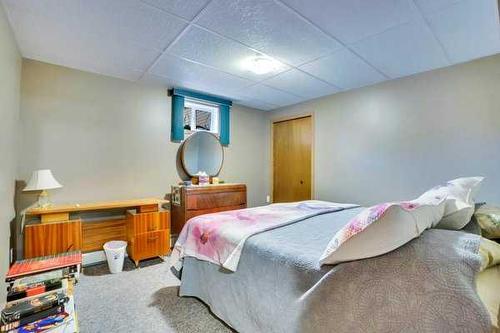 609 Kennedy Place, Hanna, AB - Indoor Photo Showing Bedroom