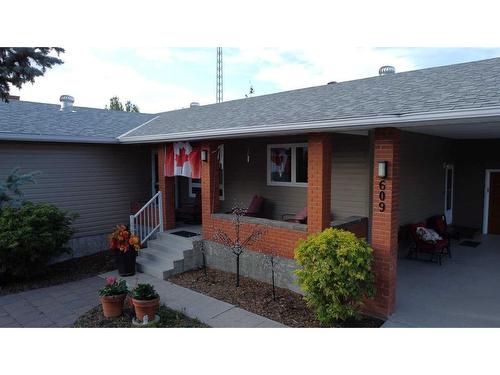 609 Kennedy Place, Hanna, AB - Outdoor With Deck Patio Veranda