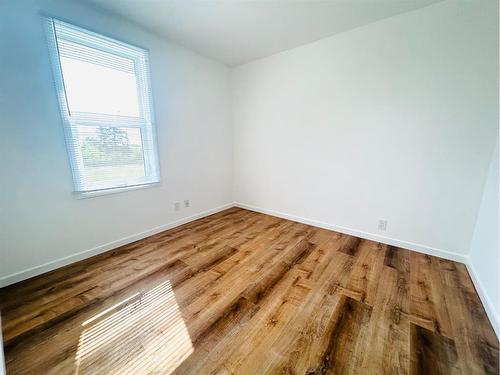 121 3 Avenue North, Chinook, AB - Indoor Photo Showing Other Room