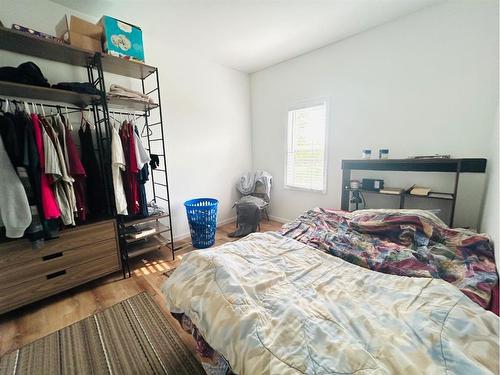 121 3 Avenue North, Chinook, AB - Indoor Photo Showing Bedroom