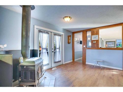 904 Argue Drive, Hanna, AB - Indoor Photo Showing Kitchen