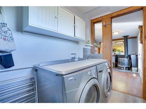 904 Argue Drive, Hanna, AB - Indoor Photo Showing Laundry Room