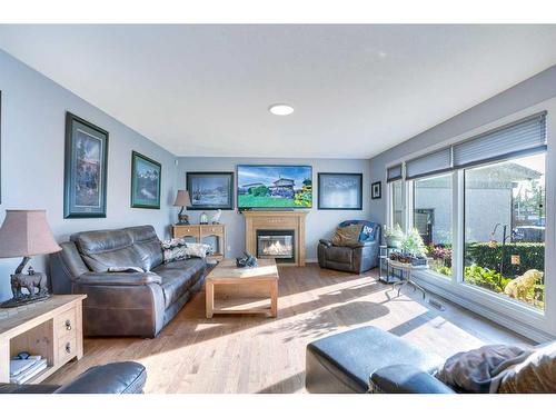 904 Argue Drive, Hanna, AB - Indoor Photo Showing Living Room With Fireplace