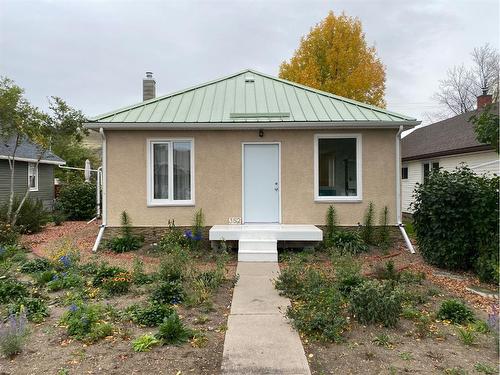 382 4 Street E, Drumheller, AB - Outdoor