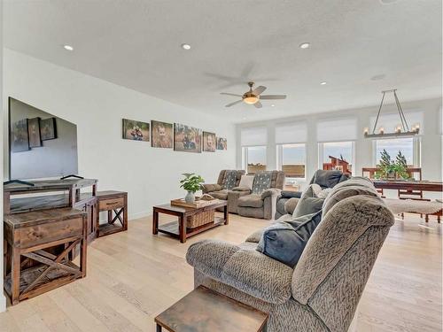 45-205010 Rr 145, Rural Newell, County Of, AB - Indoor Photo Showing Living Room