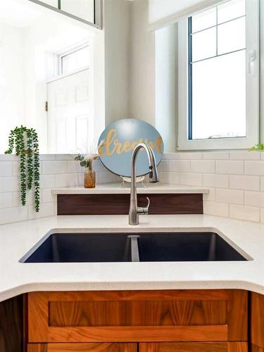 45-205010 Rr 145, Rural Newell, County Of, AB - Indoor Photo Showing Kitchen With Double Sink