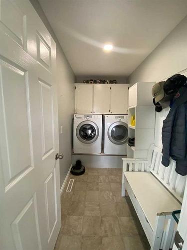 8 8 Street West, Brooks, AB - Indoor Photo Showing Laundry Room