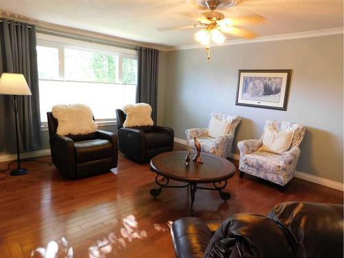 88 Greenbrook Drive East, Brooks, AB - Indoor Photo Showing Living Room