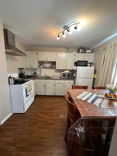 126 Greenbrook Drive East, Brooks, AB - Indoor Photo Showing Kitchen