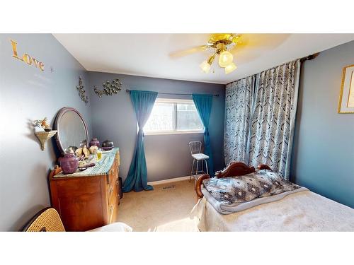 309 Railway Avenue, Rosemary, AB - Indoor Photo Showing Bedroom