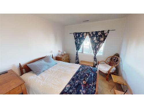 309 Railway Avenue, Rosemary, AB - Indoor Photo Showing Bedroom