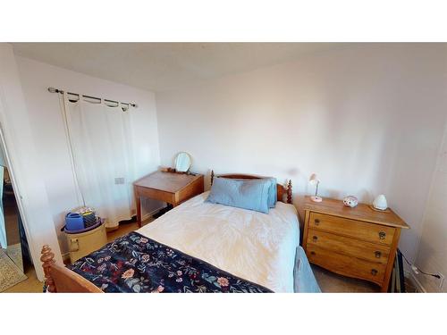 309 Railway Avenue, Rosemary, AB - Indoor Photo Showing Bedroom