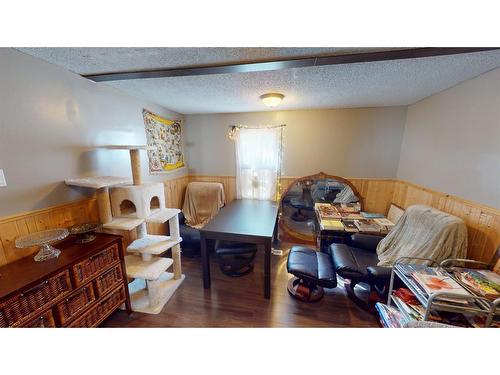 309 Railway Avenue, Rosemary, AB - Indoor