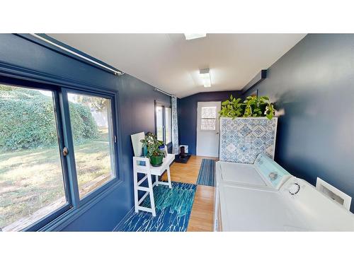 309 Railway Avenue, Rosemary, AB - Indoor Photo Showing Laundry Room