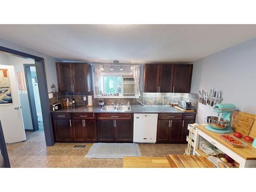 309 Railway Avenue, Rosemary, AB - Indoor Photo Showing Kitchen With Double Sink