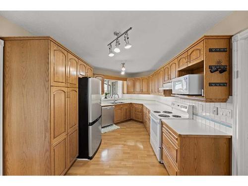 31222 Range Road 20A #16, Rural Mountain View County, AB - Indoor Photo Showing Kitchen