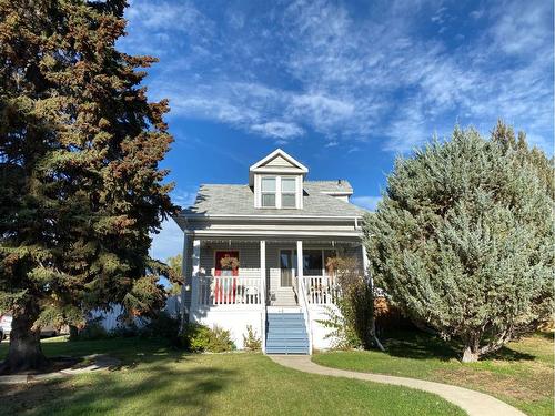 413 9 Street East, Drumheller, AB - Outdoor With Deck Patio Veranda