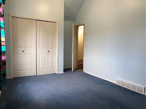 413 9 Street East, Drumheller, AB - Indoor Photo Showing Other Room