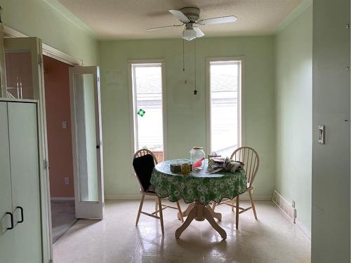 413 9 Street East, Drumheller, AB - Indoor Photo Showing Dining Room