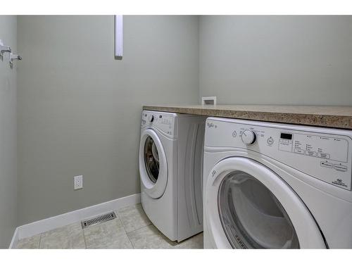 17 Garden Way, Drumheller, AB - Indoor Photo Showing Laundry Room