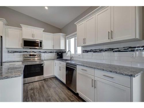 233001 Range Road 250, Rural Wheatland County, AB - Indoor Photo Showing Kitchen