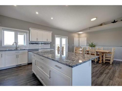 233001 Range Road 250, Rural Wheatland County, AB - Indoor Photo Showing Kitchen With Upgraded Kitchen