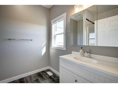 233001 Range Road 250, Rural Wheatland County, AB - Indoor Photo Showing Bathroom